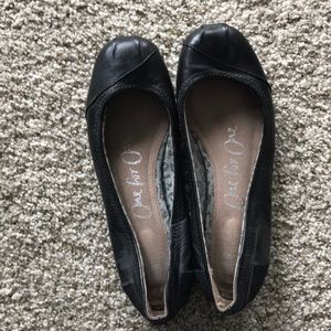 Toms black ballet flats - like new